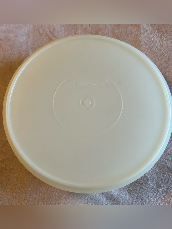 Tupperware Other - Tupperware vintage round pie cupcake cookie keeper carrier w/ snap lid USA made